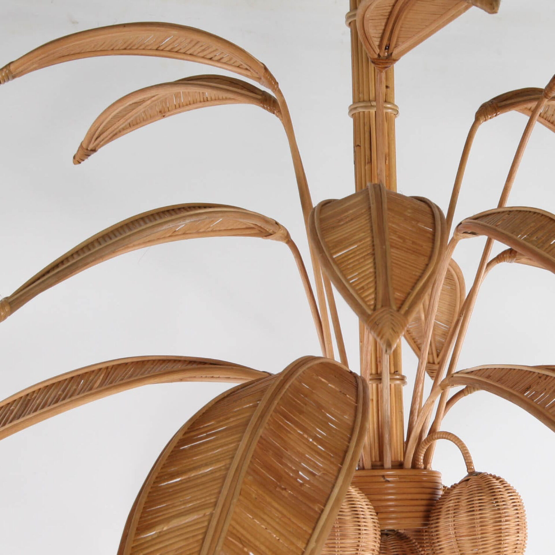 Grand lustre « cocotier » « palmier » en rotin