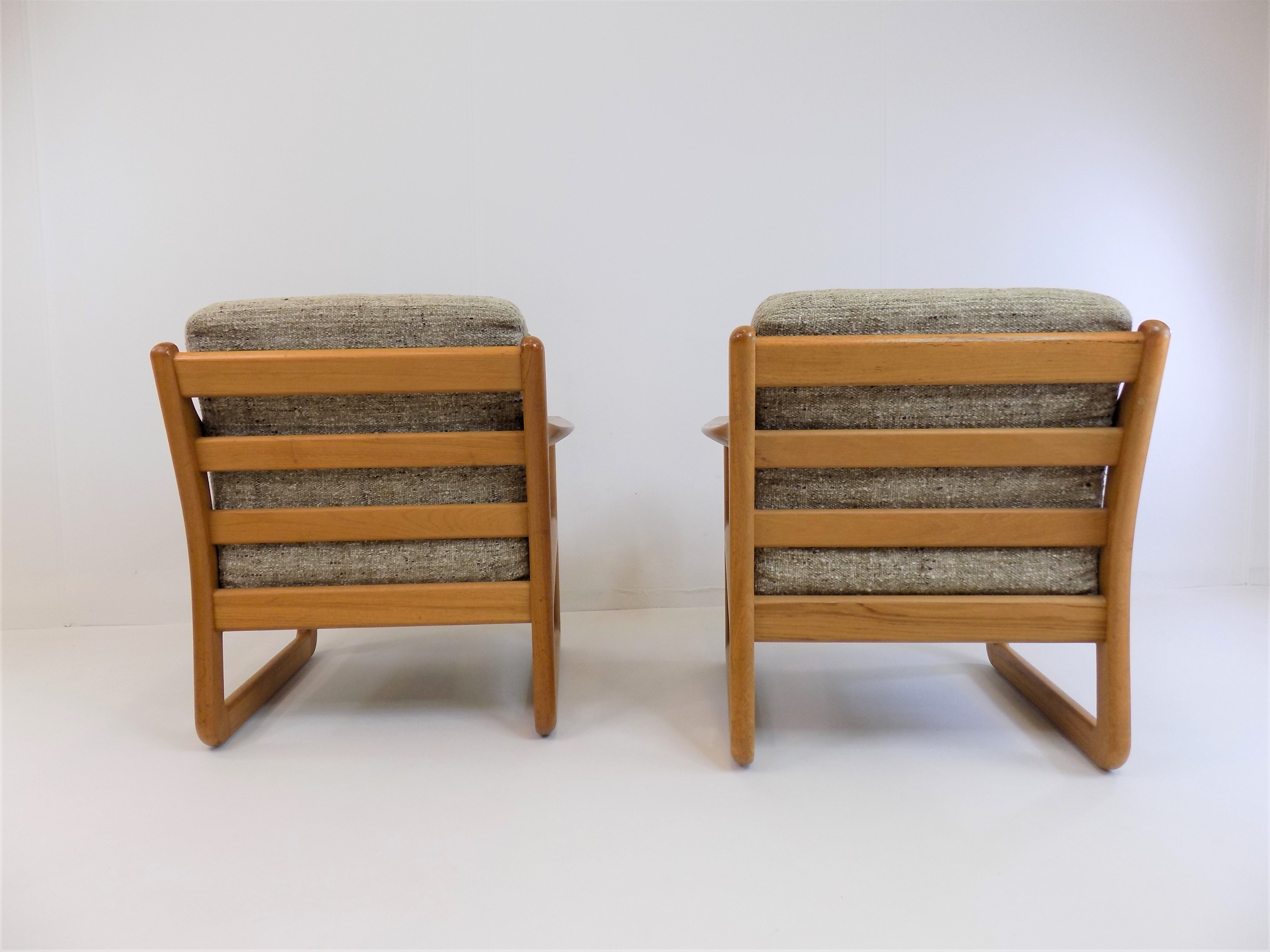 Paire de fauteuils par Johannes Andersen