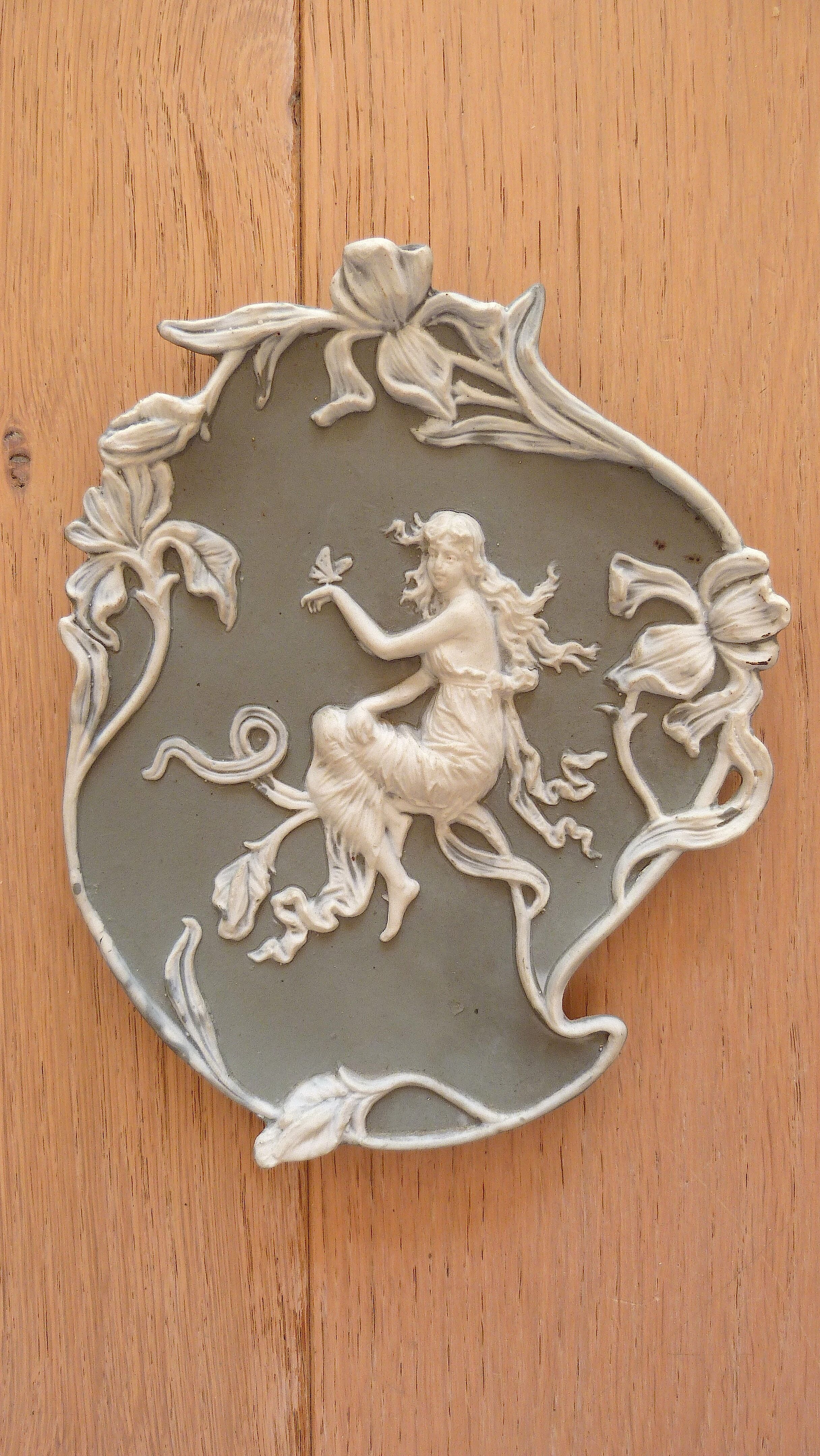 Empty decorative pocket art nouveau 1900