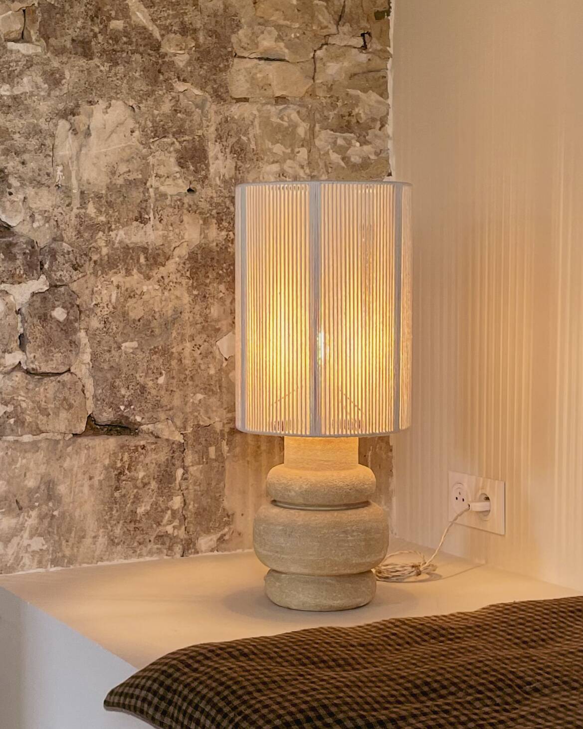 Gard stone lamp and woven cotton thread lampshade