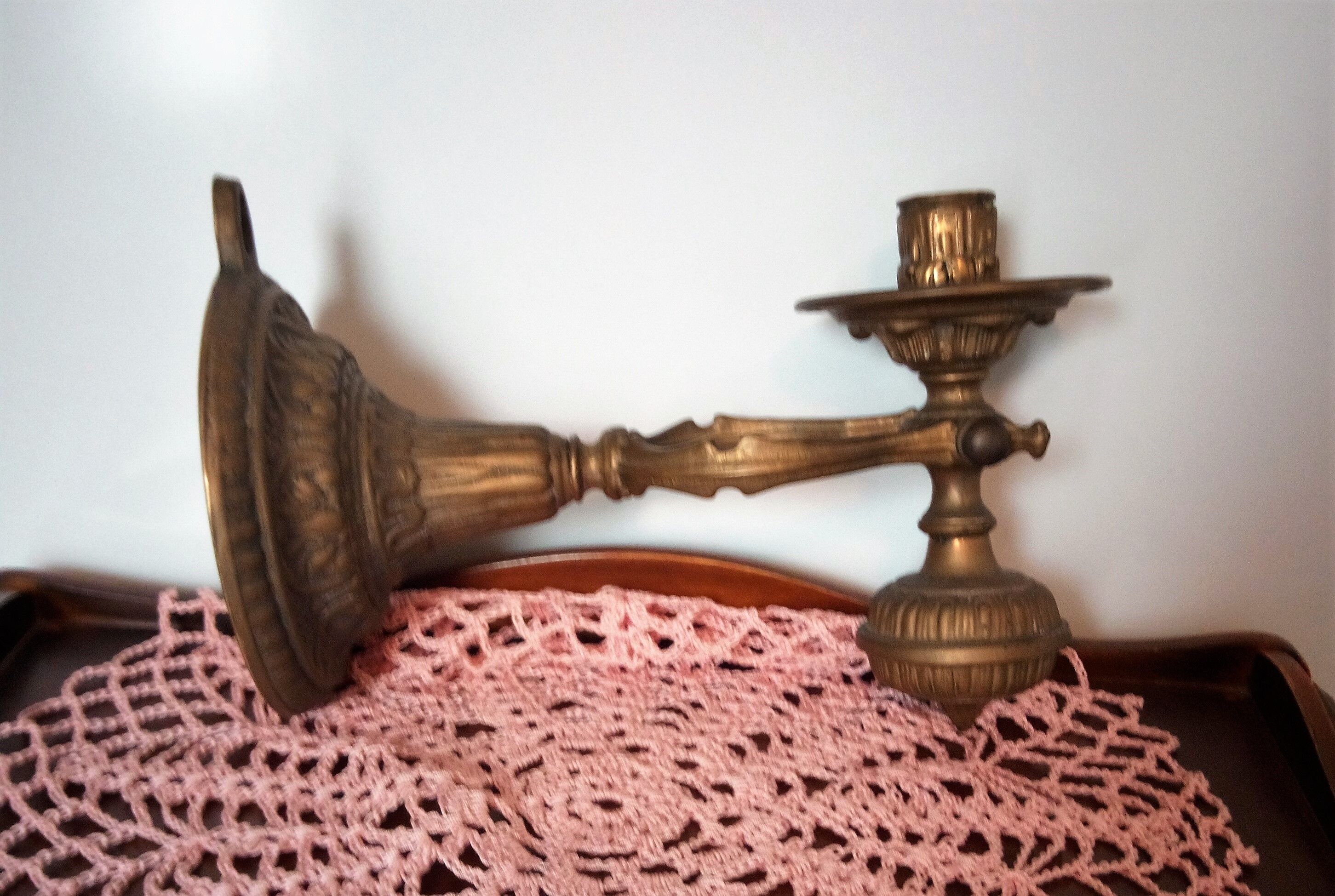 Articulated wall candle holder