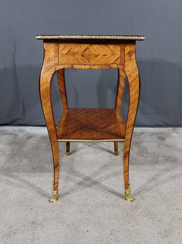 Petite table de salon en bois précieux, style louis xv – 1re partie xixe