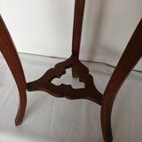 Tripod round pedestal table