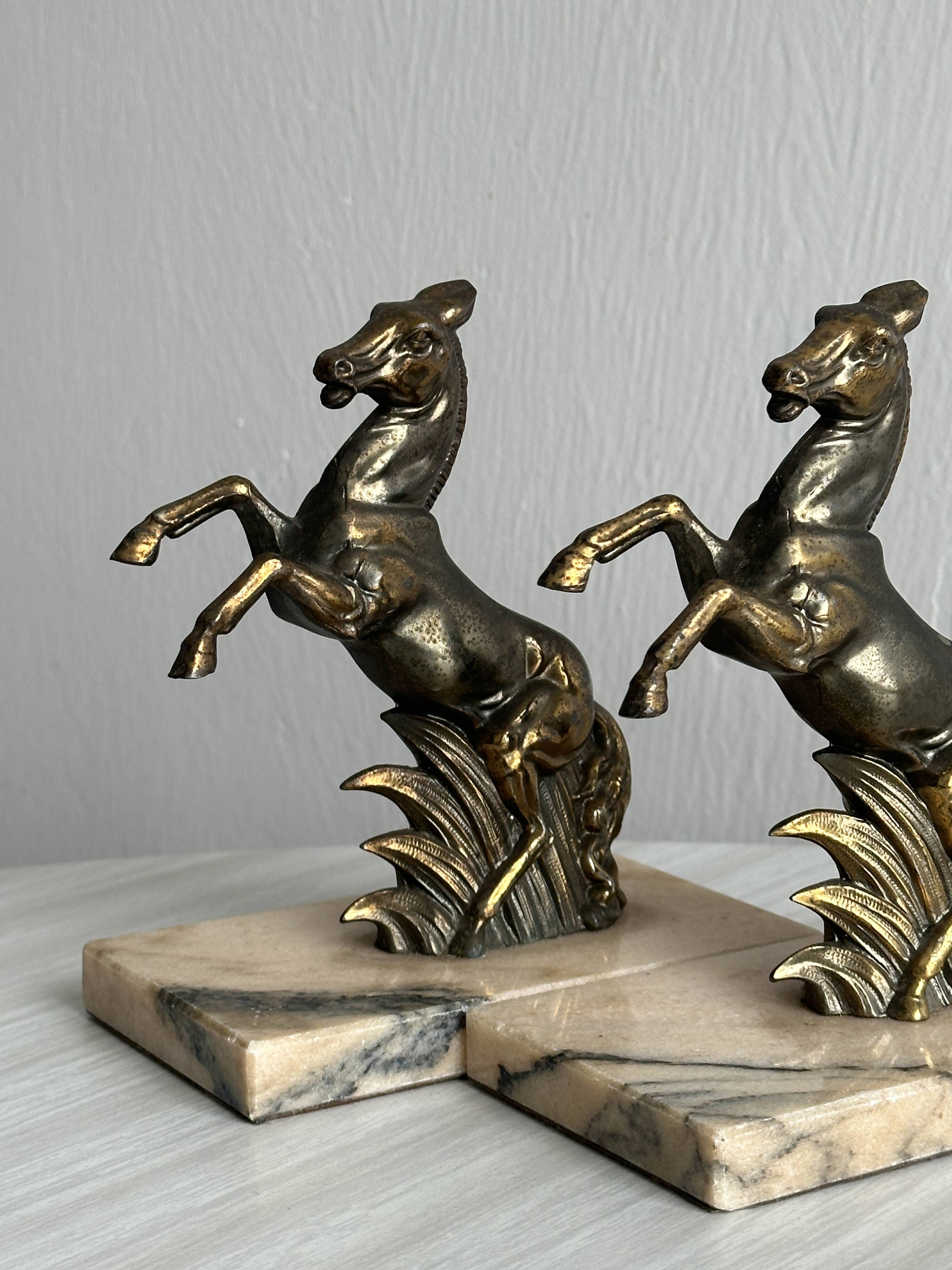 Paire de serre-livres en métal doré