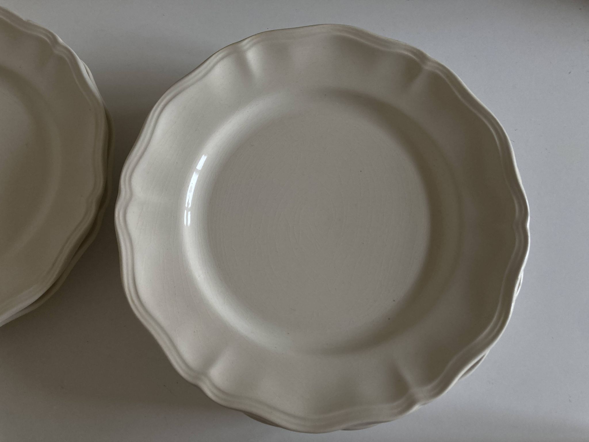 Set de 7 assiettes Ivoire de Sarreguemines à godrons 1960