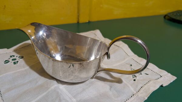 saucière en métal argenté argenterie manufacture Meurgey Orfèvre à Paris