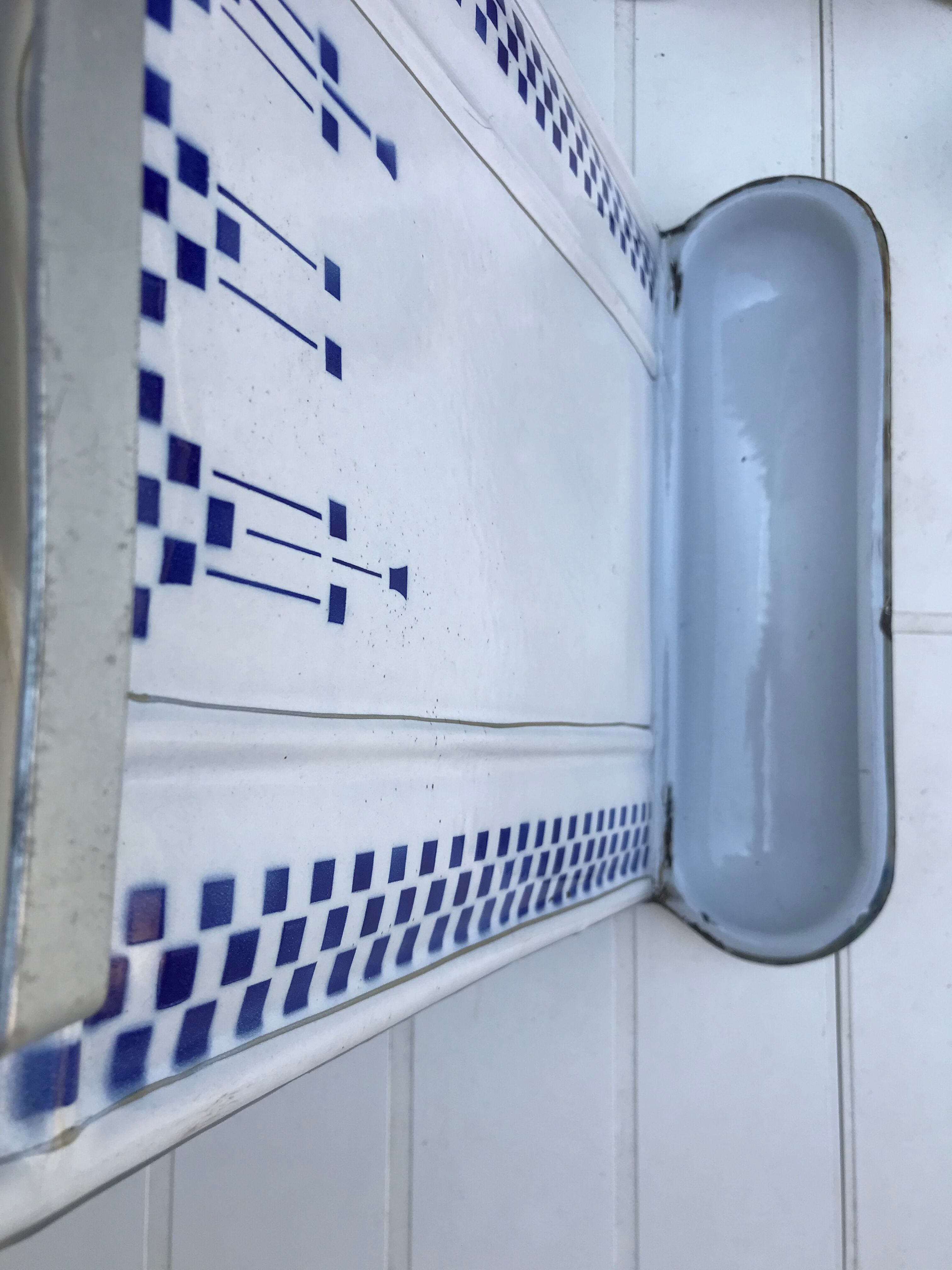 Lustucru enamelled series