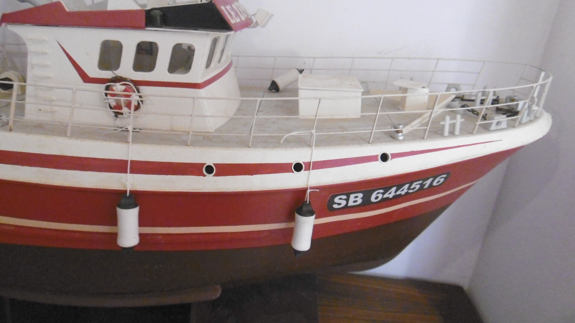 Maquette de chalutier de pêche breton | Selency