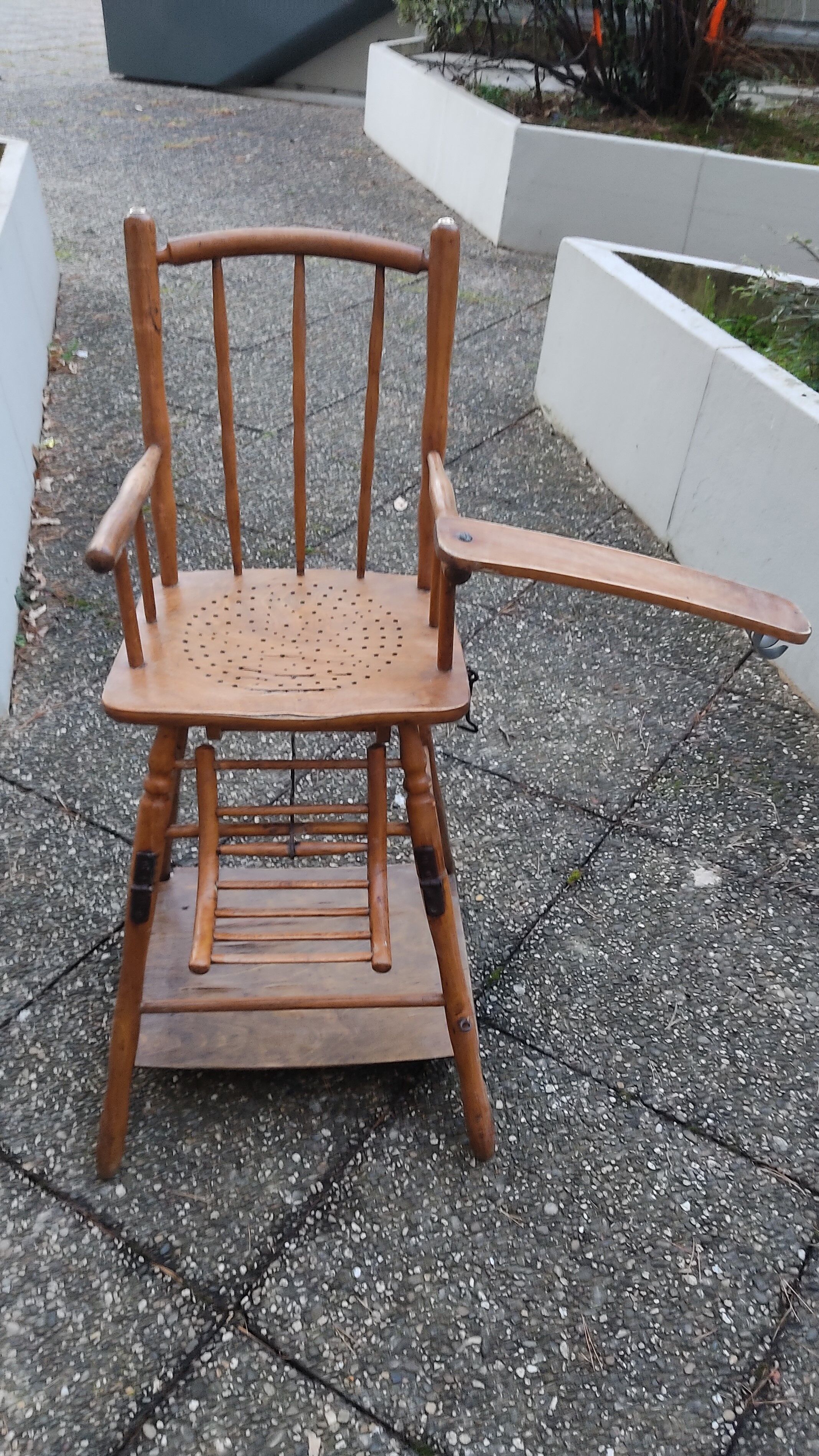 Chaise haute de bébé