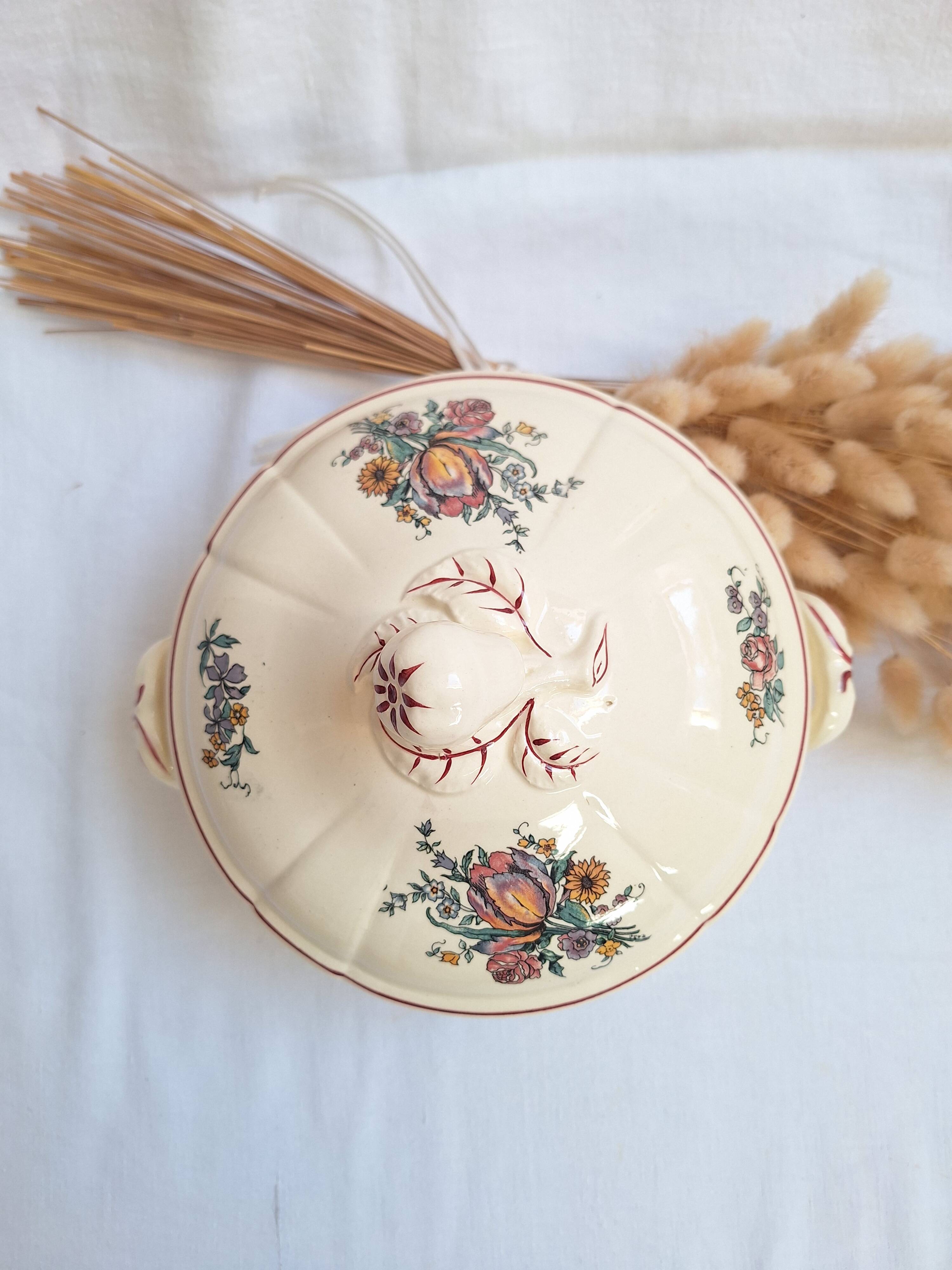 Soup tureen / Vegetable dish Digoin Sarreguemines Model Lorraine