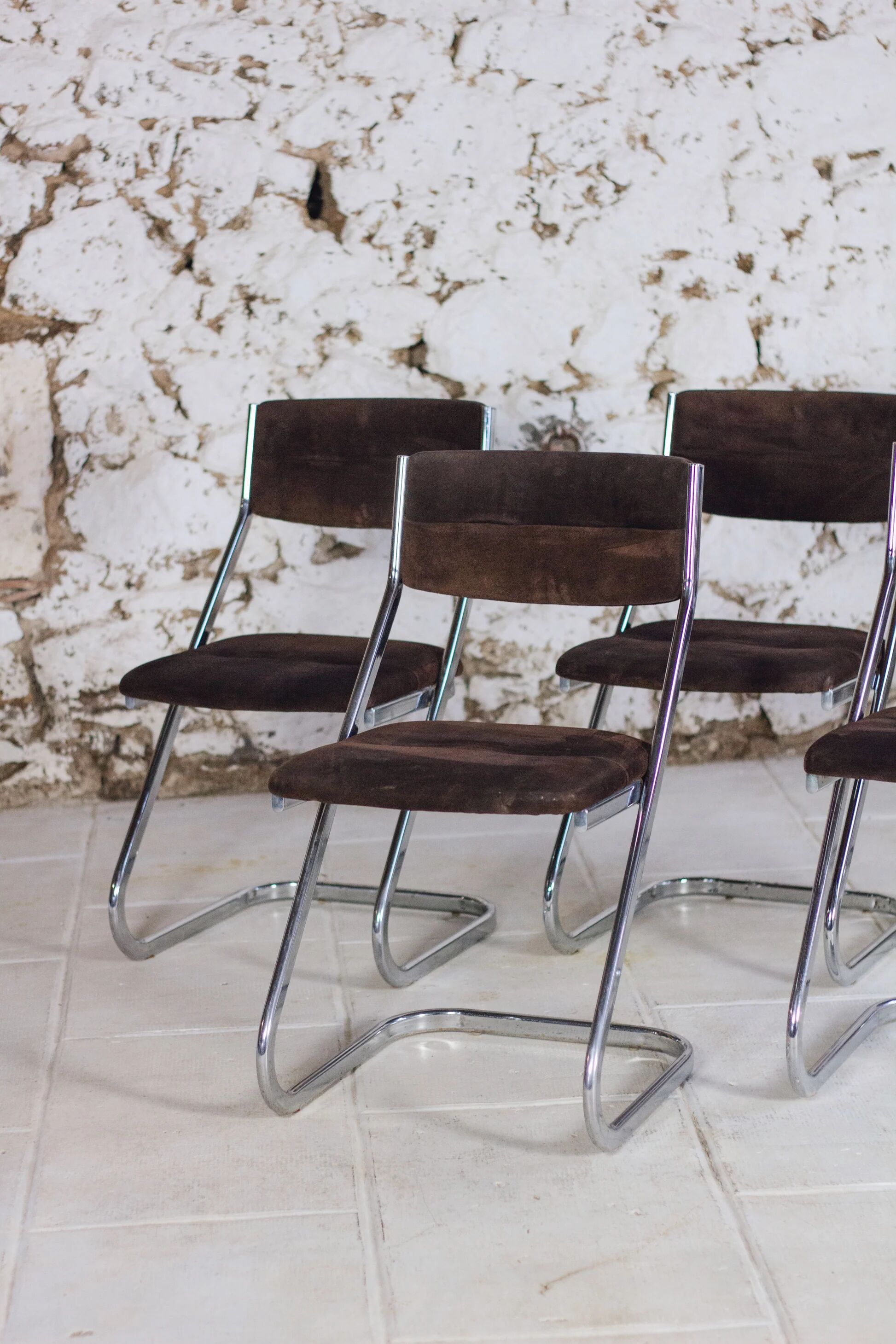 5 tubular chairs in suede and chrome by Roche Bobois, 1970.