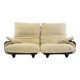 Fauteuil Marsala et son repose-pied Ligne Roset beige clair
