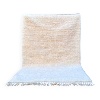 Tapis marocain traditionnel en laine tissé à la main