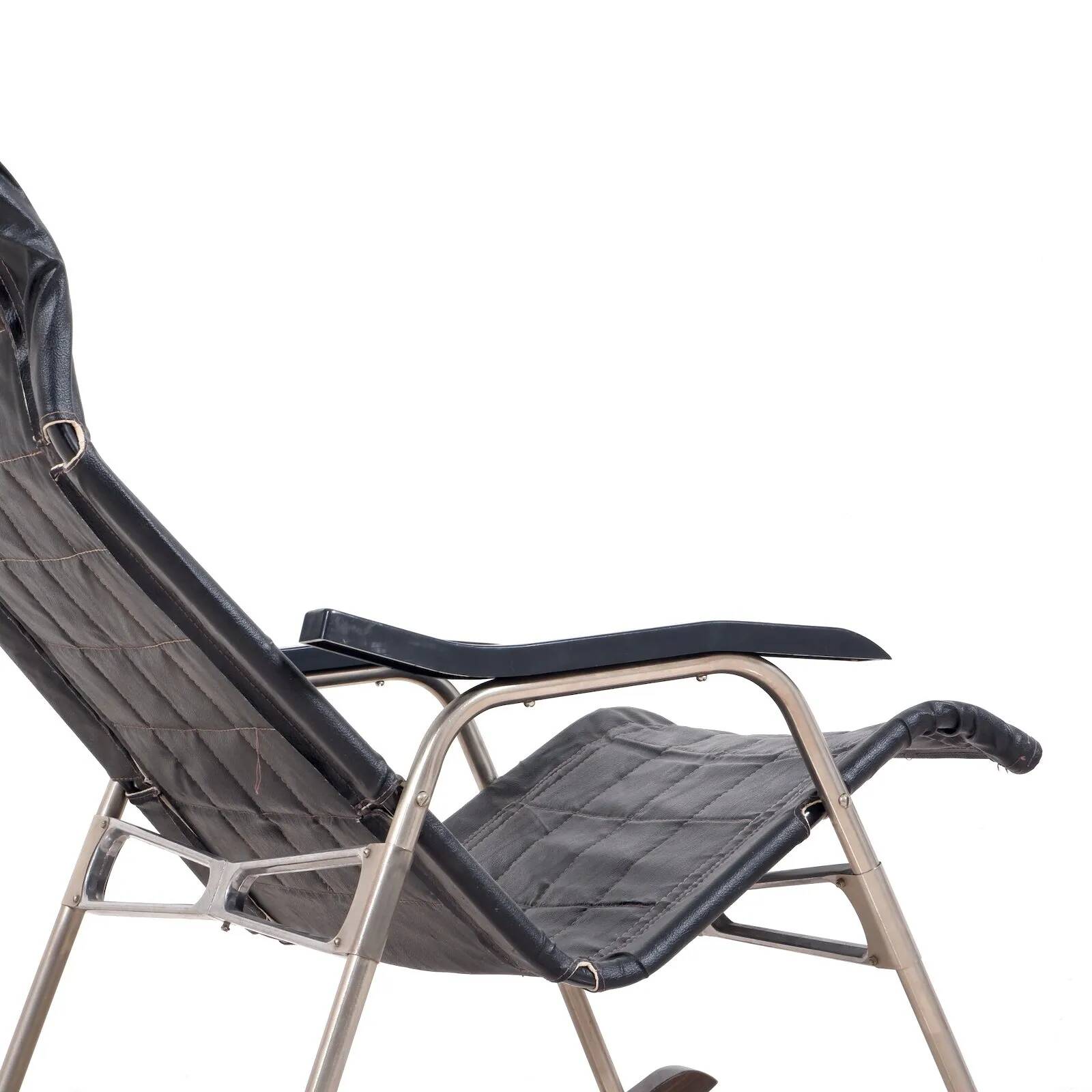 Foldable rocking chair by Takeshi Nii