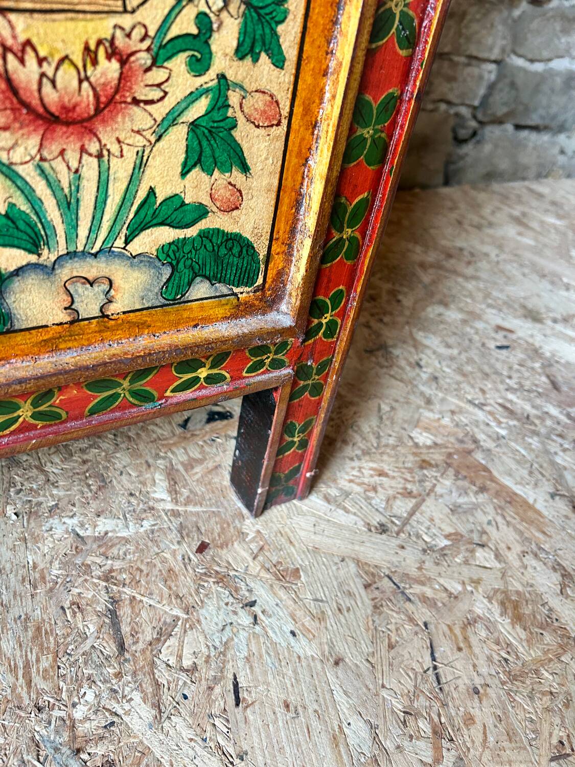 Buffet tibétain ancien peint à la main