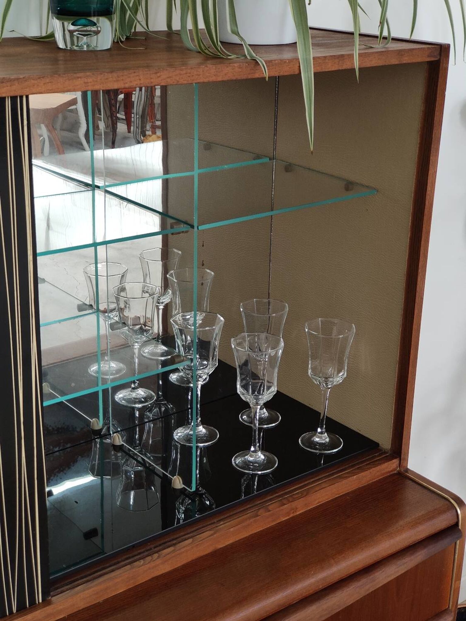 Buffet vaisselier U372/386 B.Landsman et H.Nepozitek pour Jitona 1960