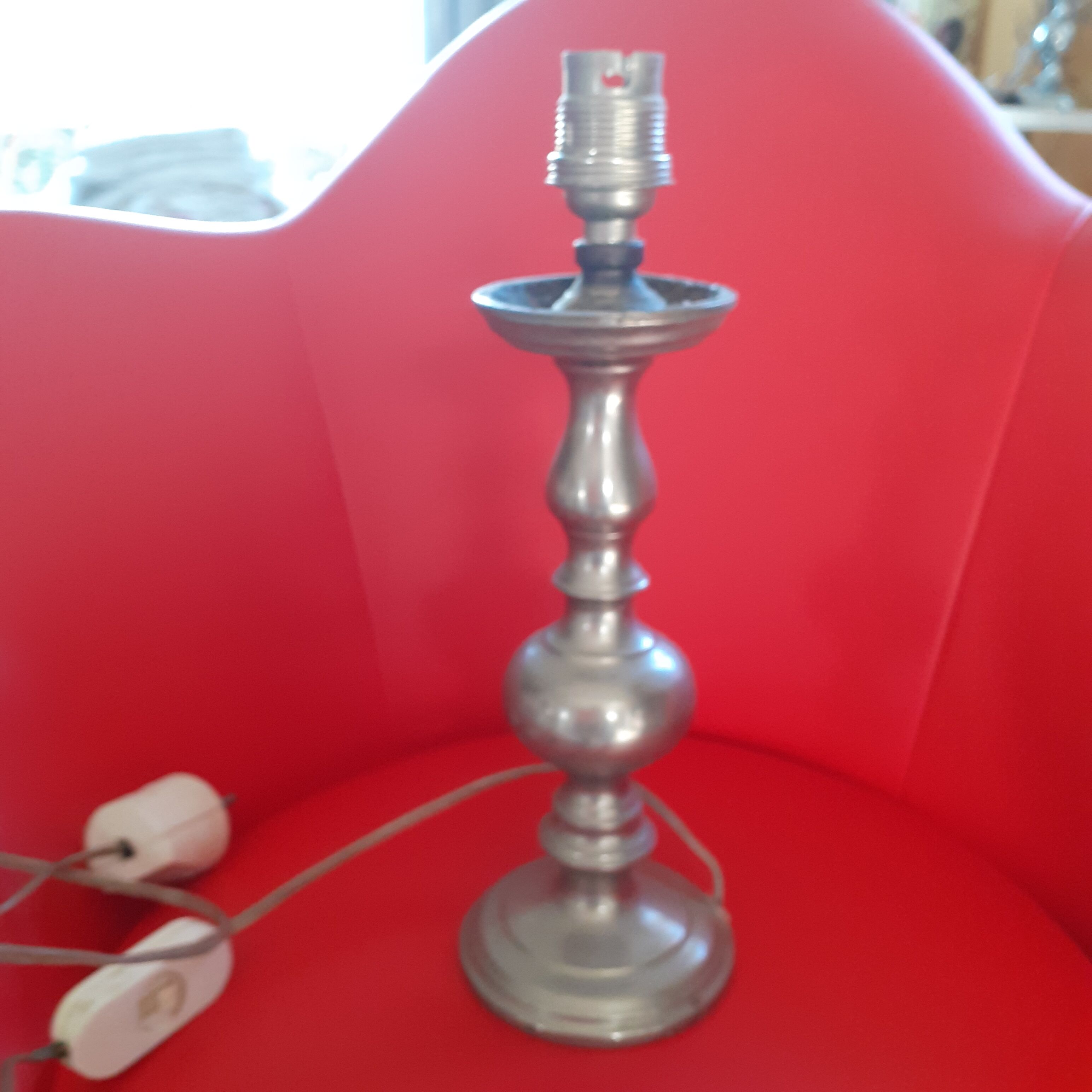 Old-lay-down lamp in tin