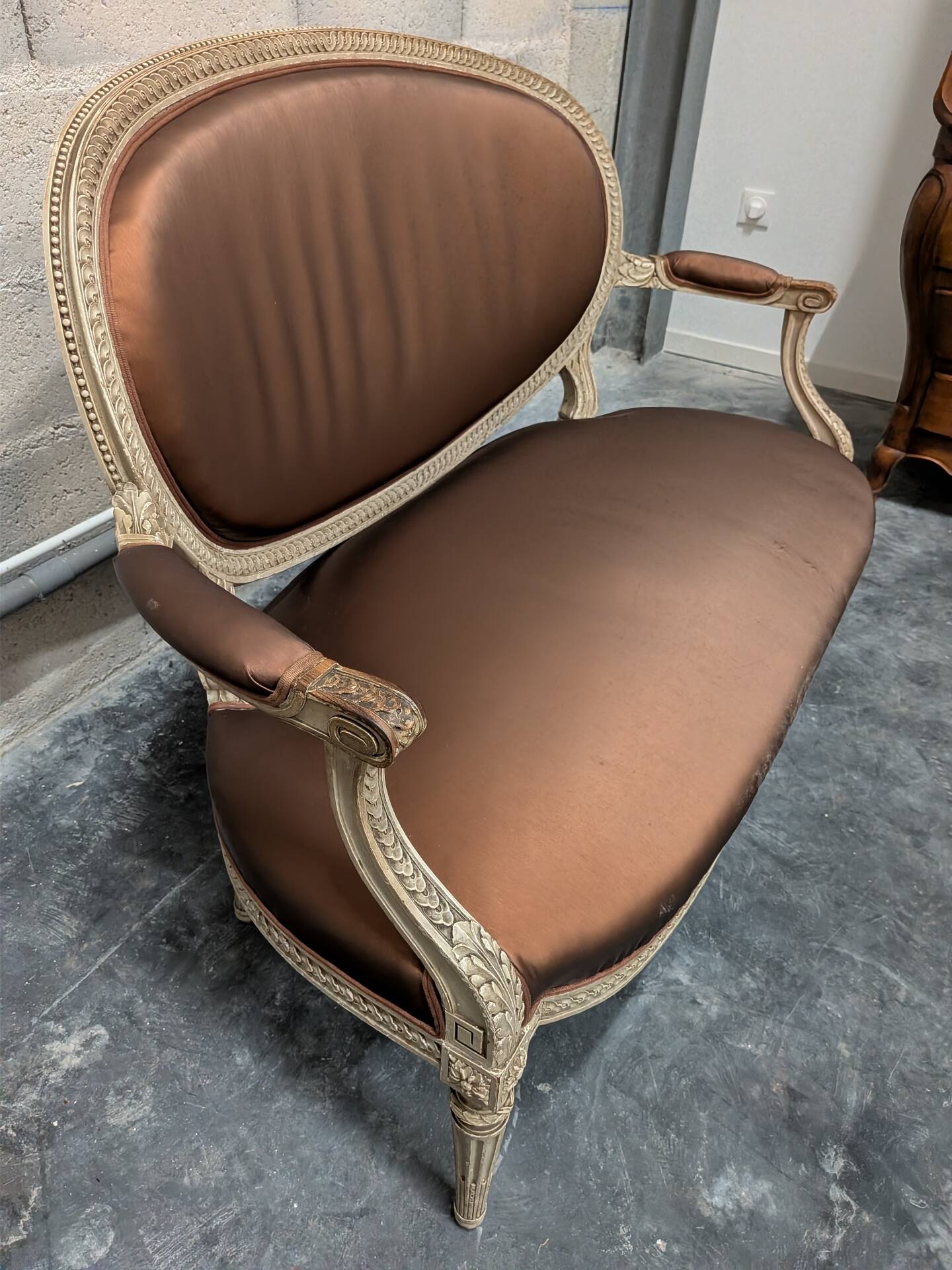 Antique Louis XVI style salon – Basket seat settee and 4 armchairs