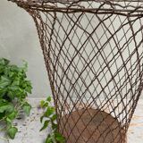 Metal wire wastepaper basket