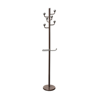Atomic coat rack