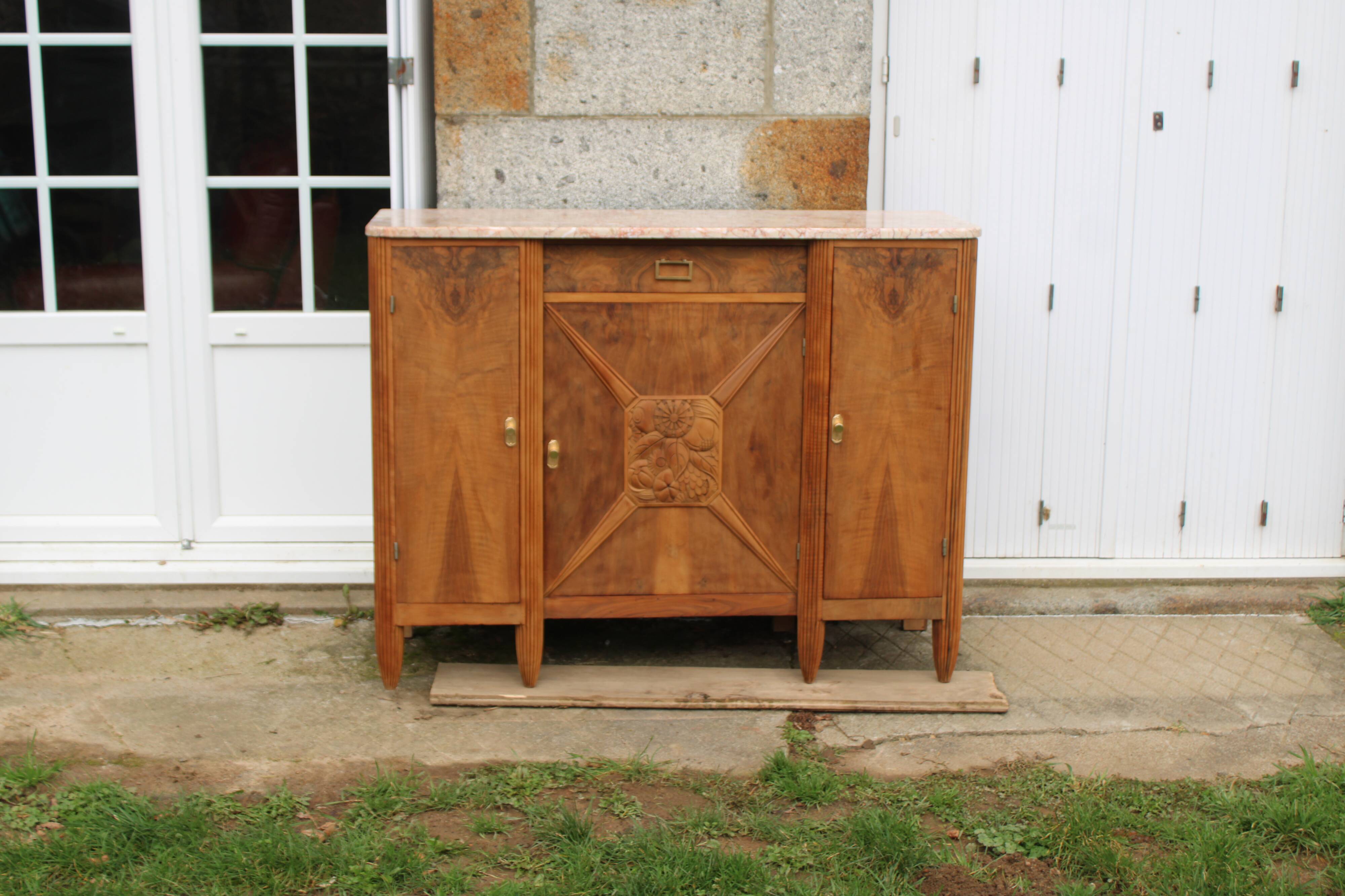 Art Deco sideboard in solid walnut and veneer – pink marble top