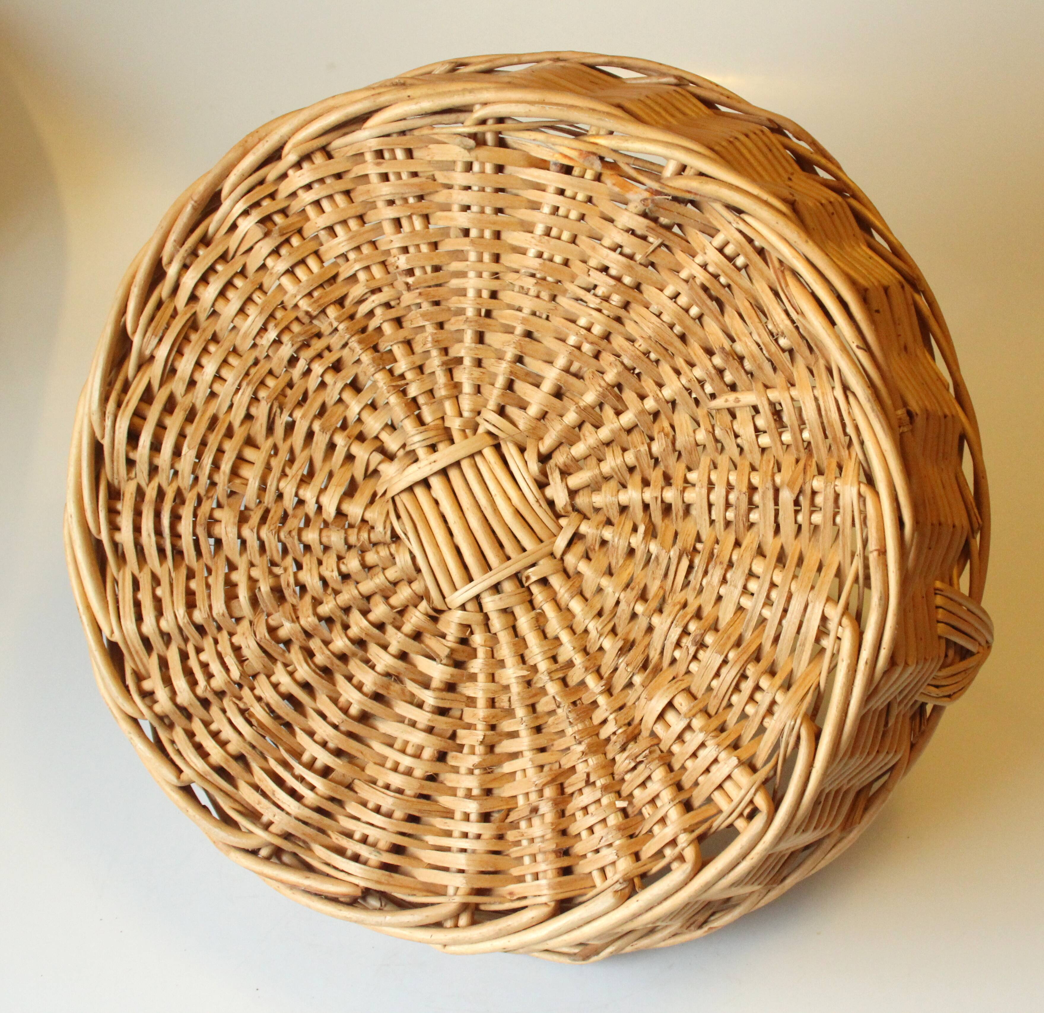 Natural Woven Wicker Rattan Basket Thai Hand made Round 9" Fruit Storage Vintage