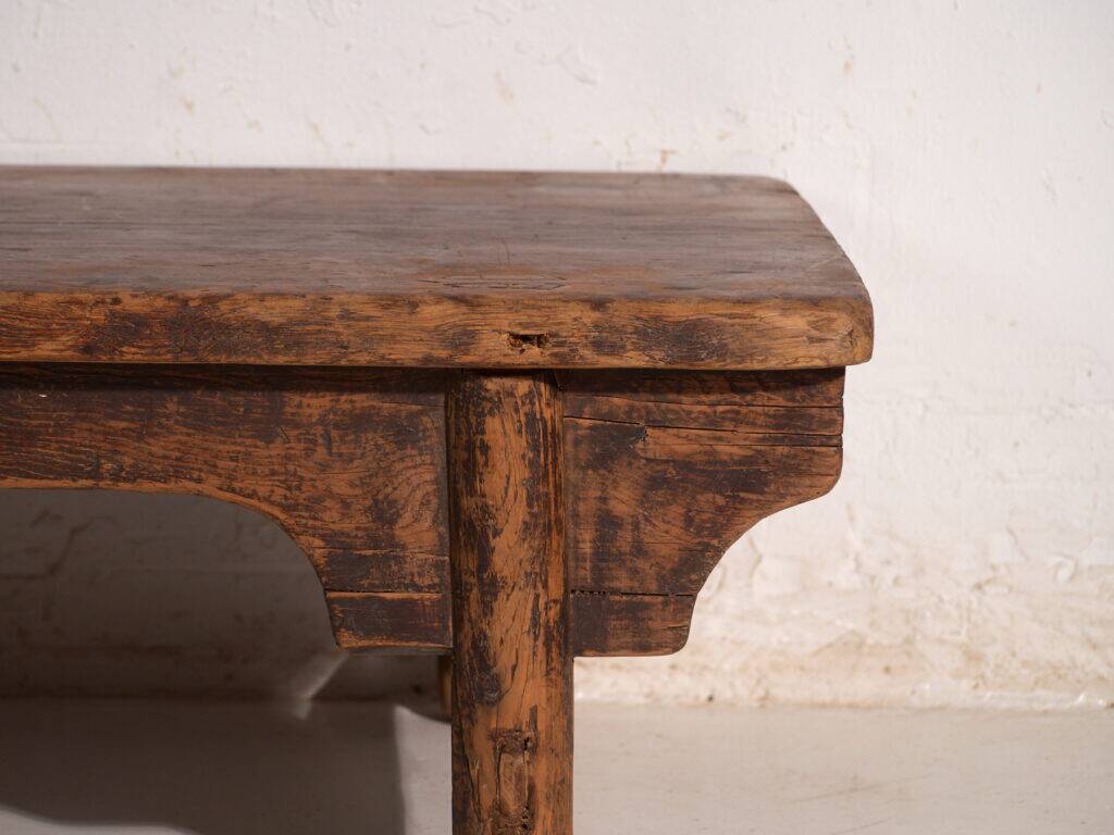 Table basse kang ancienne en bois d’orme – Chine, vers 1900