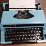 Machine à écrire Olympia Standard bleue pastel vintage