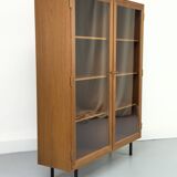 Armoire danoise en teck avec portes vitrées attribuée à Kai Winding, années 1960