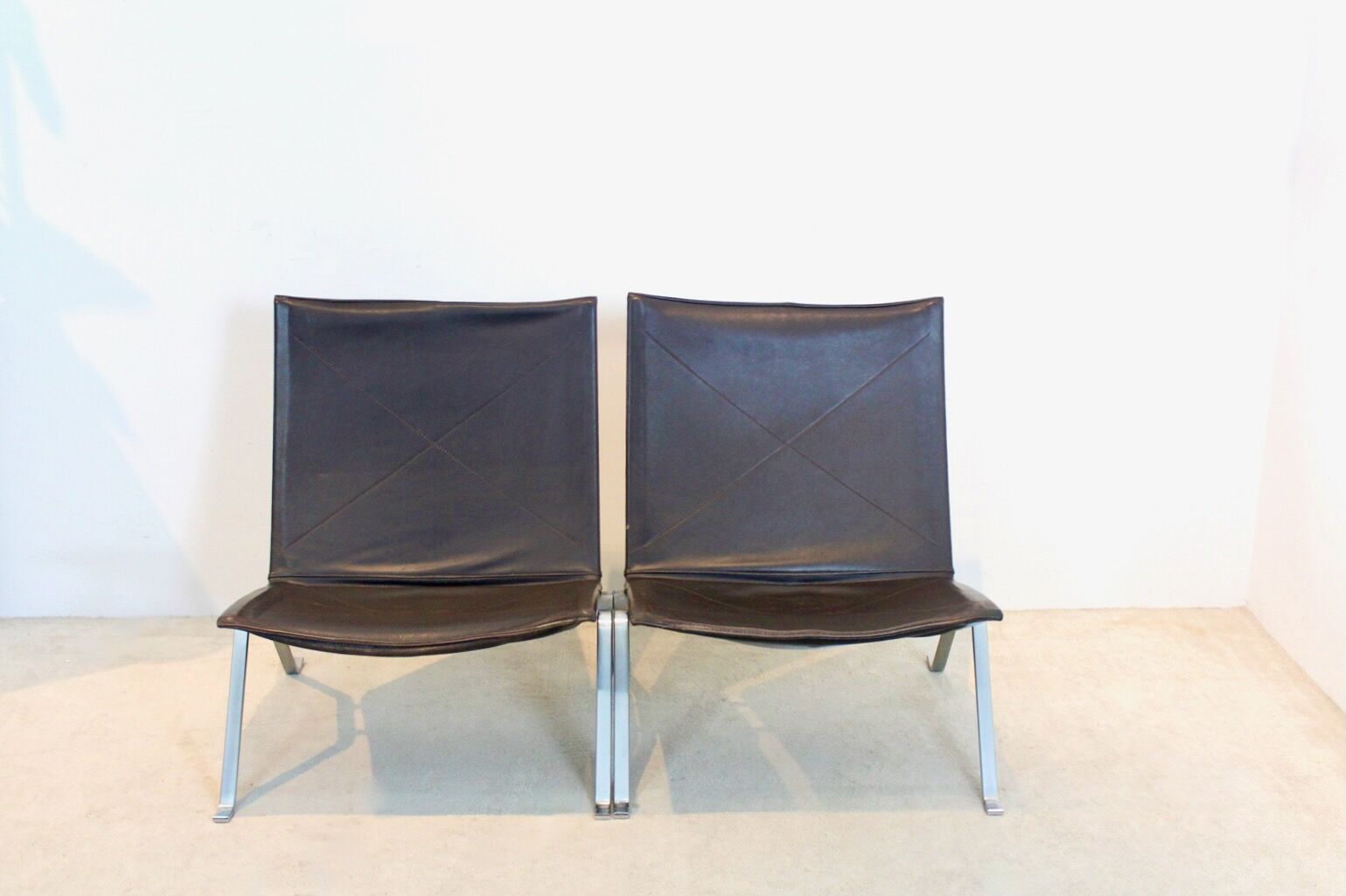 Fauteuils PK22 en cuir brun par Poul Kjærholm pour Fritz Hansen