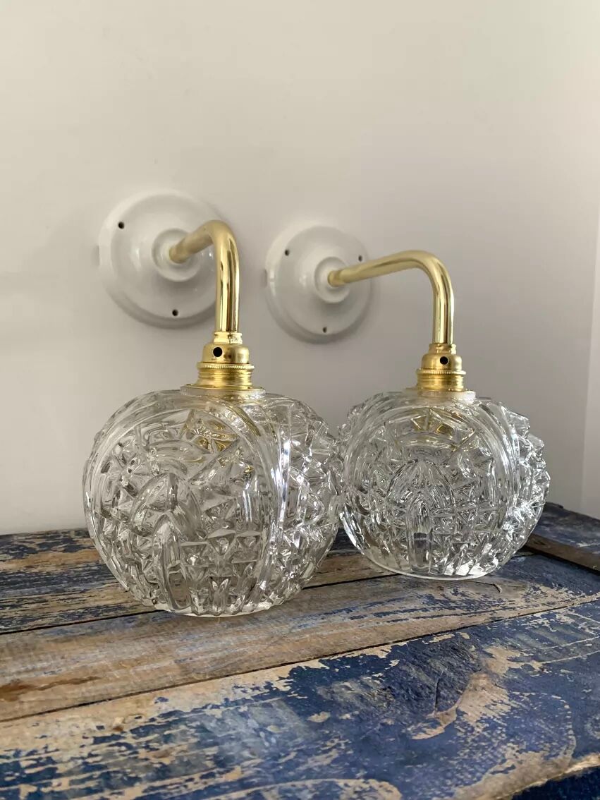 Set of wall sconces in chiseled glass