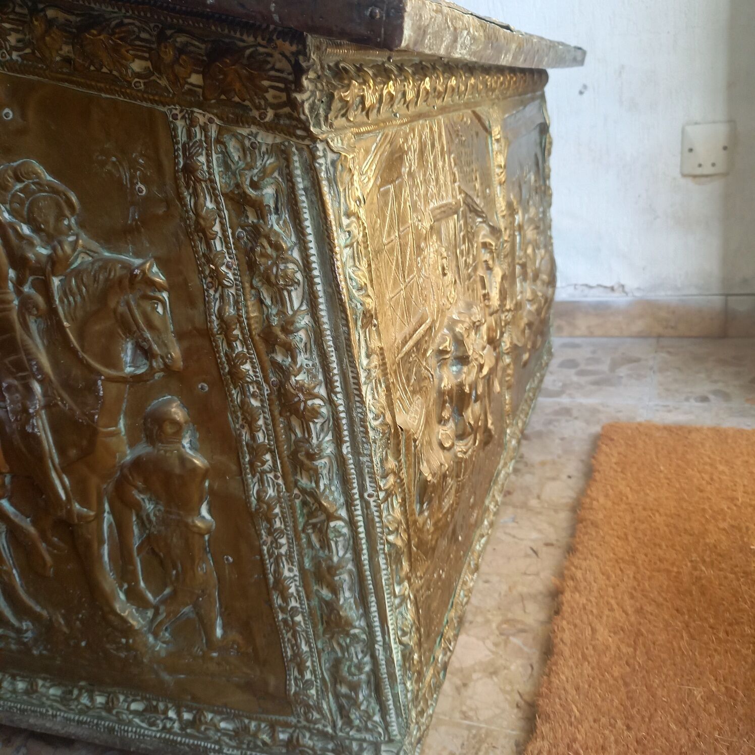 Wood chest