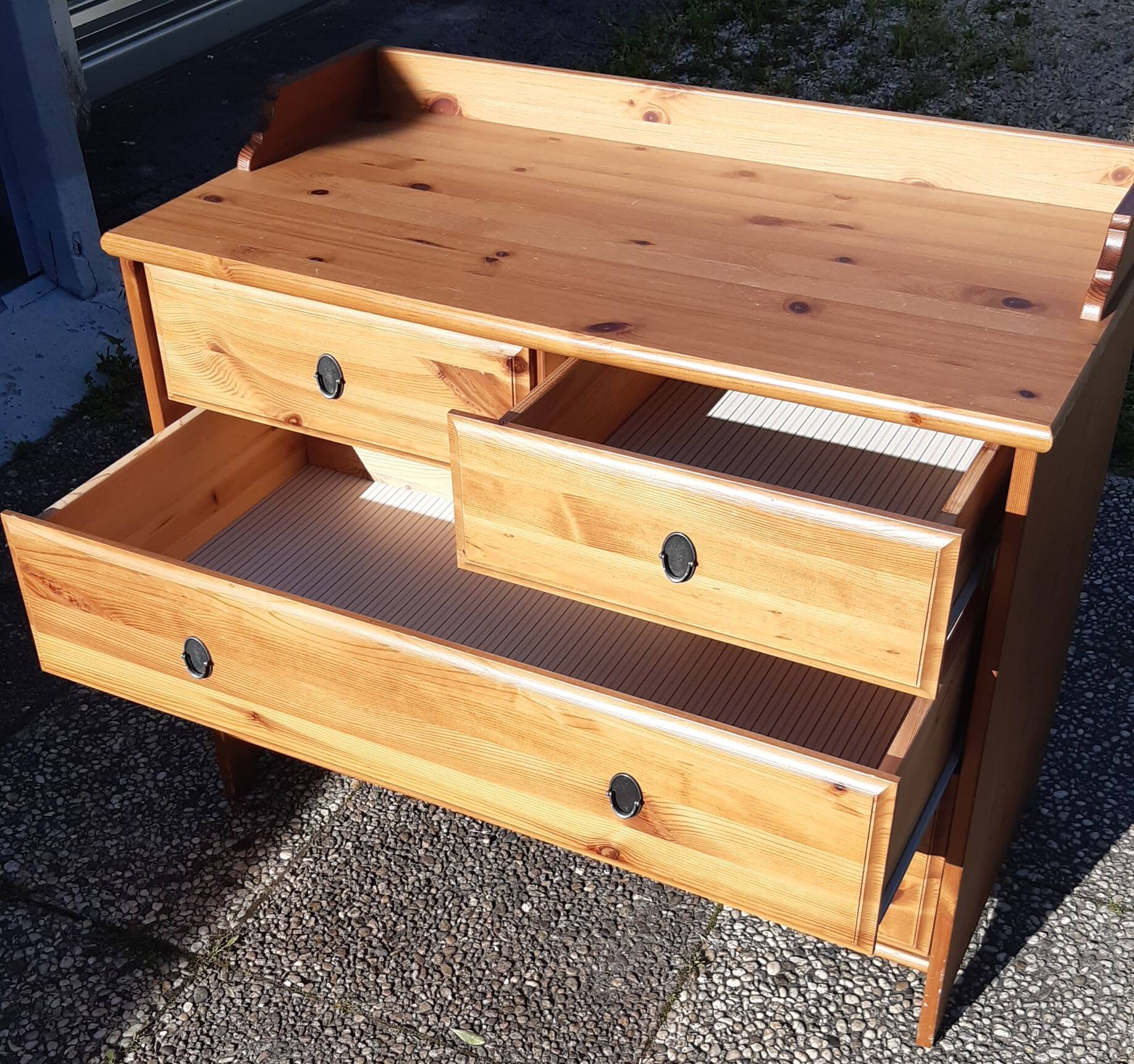 Commode 4 tiroirs  style scandinave en pin doré