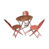 Table et chaises en tôle
