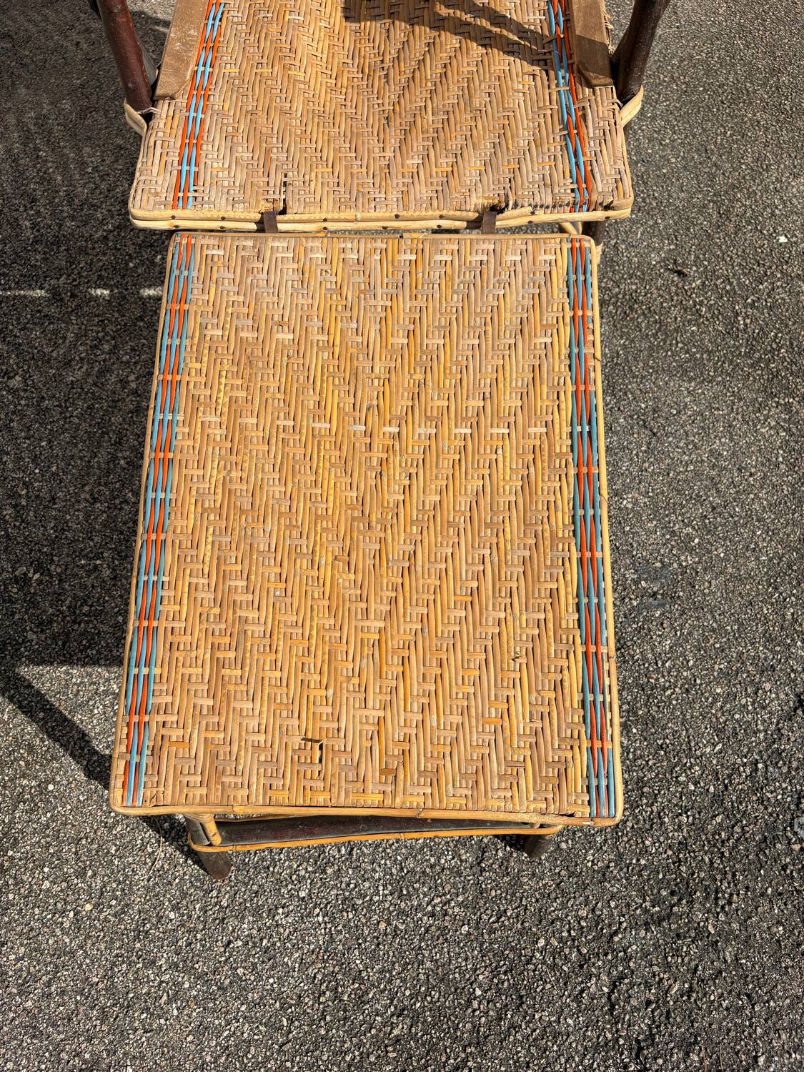 Wicker chaise longue