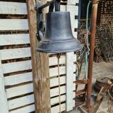 Cast-glass wall school bell
