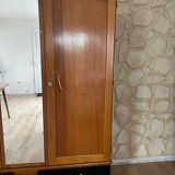 Two-tone compass foot wardrobe