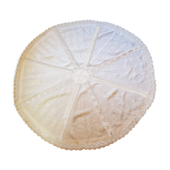 Nappe ronde en lin brodée main