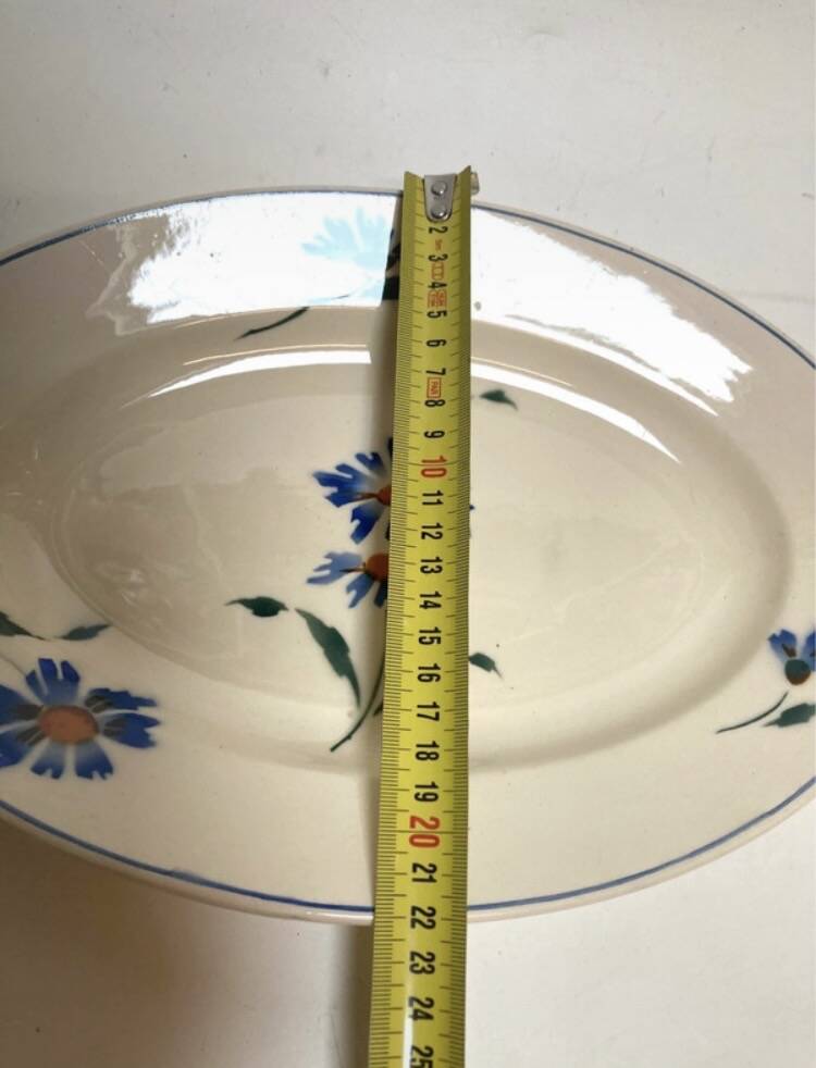 Many oval service dishes Moulin des Loups Hamage