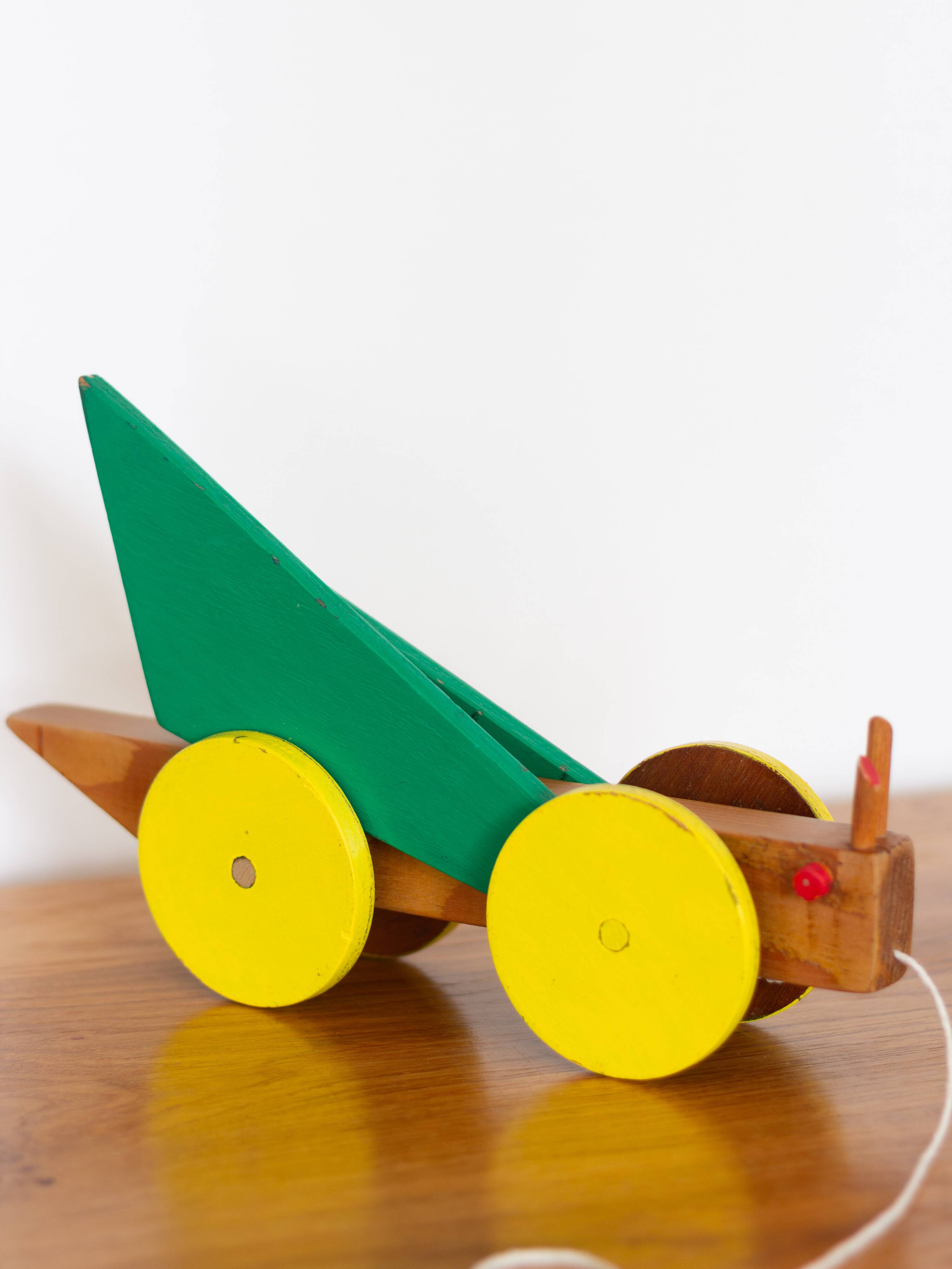 Grasshopper-shaped toy on wheels - 1950s/60s