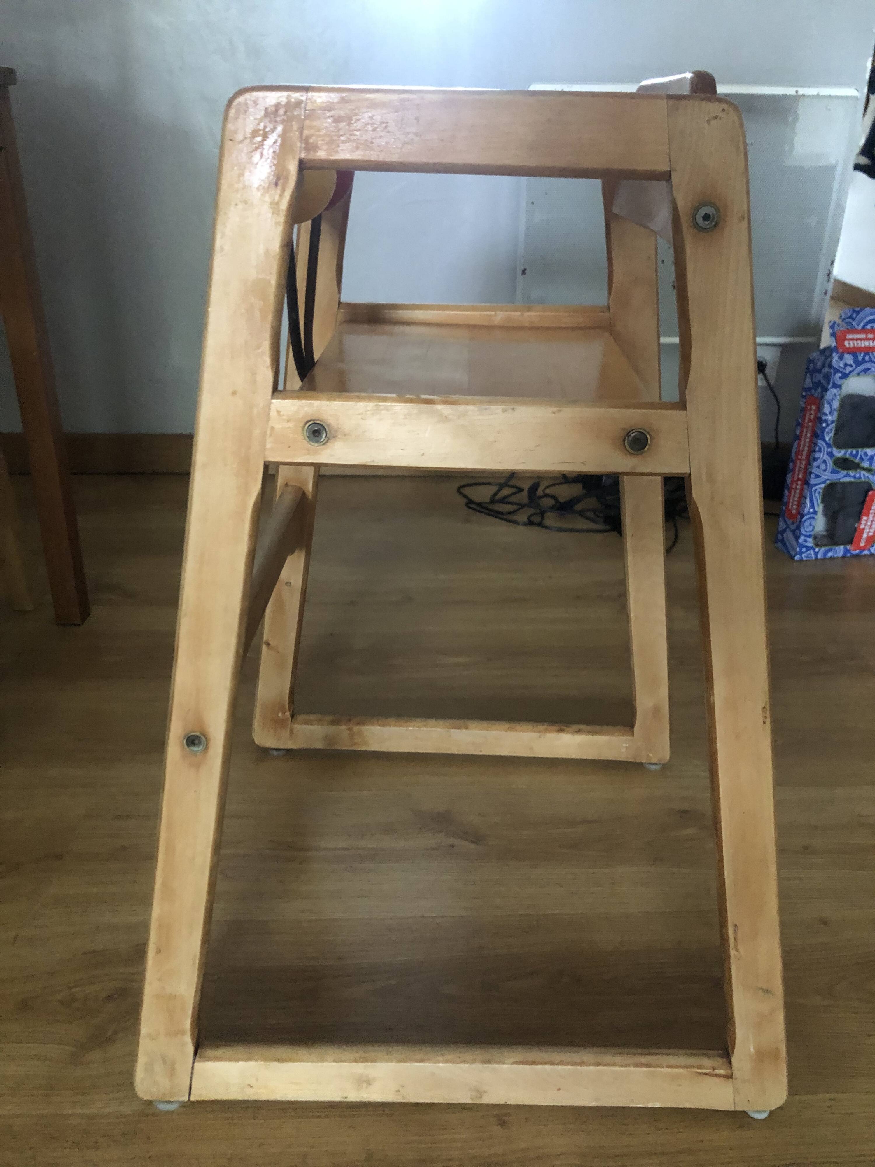 Gärsnäs high chair "robust" made of solid beech wood and leather.