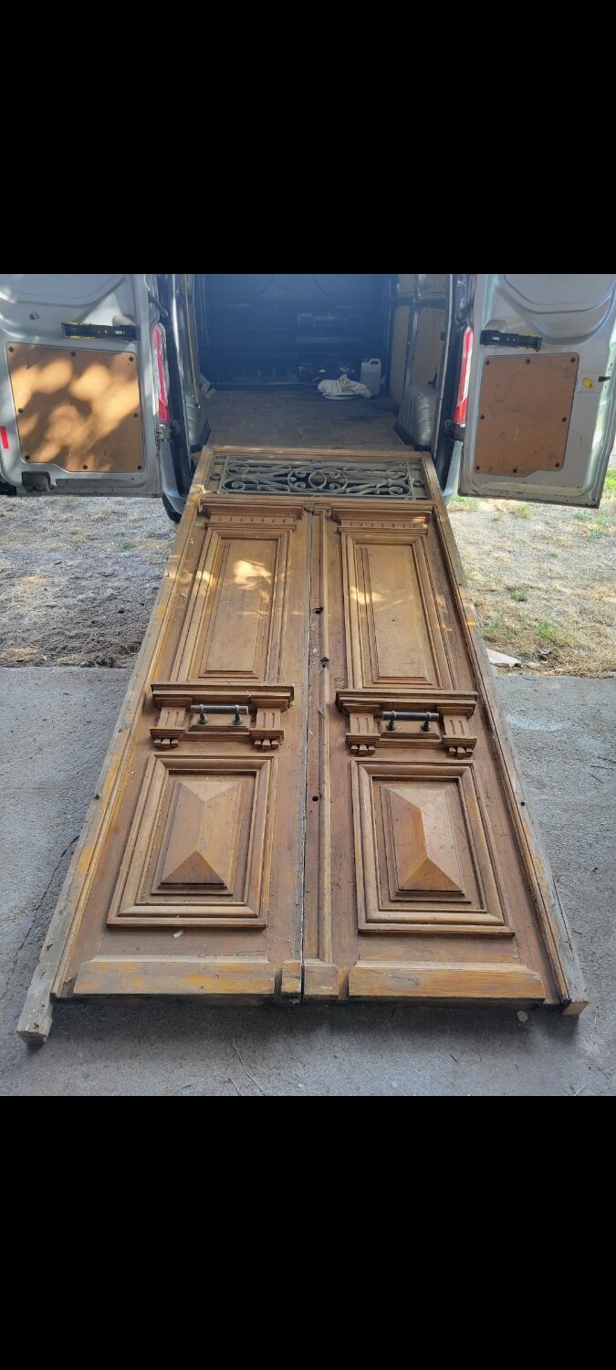 Double Haussmannian doors