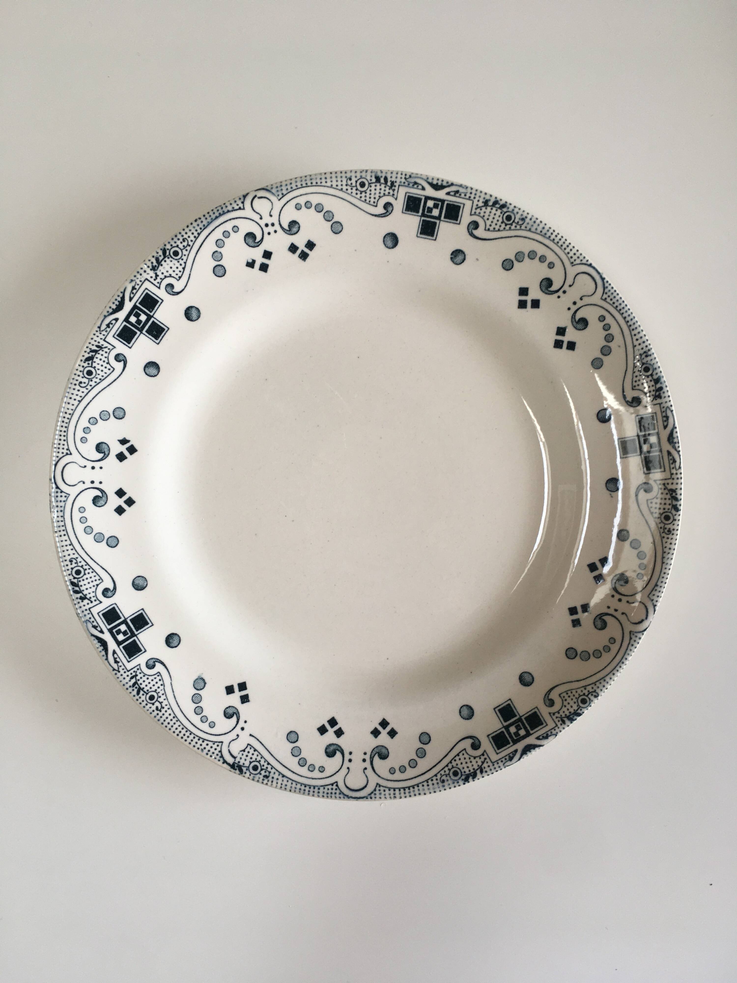 8 plates Moroccan model in earthenware - French manufacture