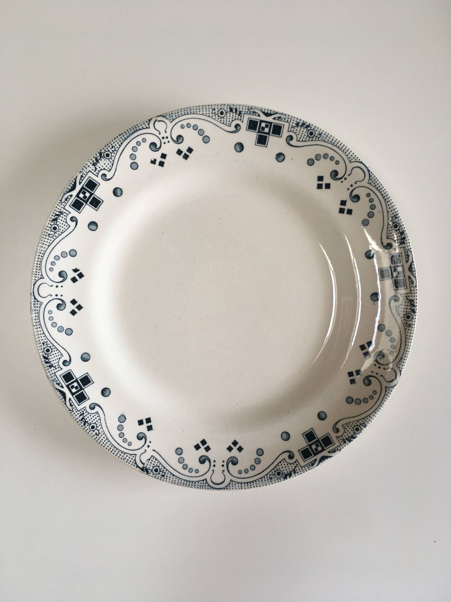 8 plates Moroccan model in earthenware - French manufacture