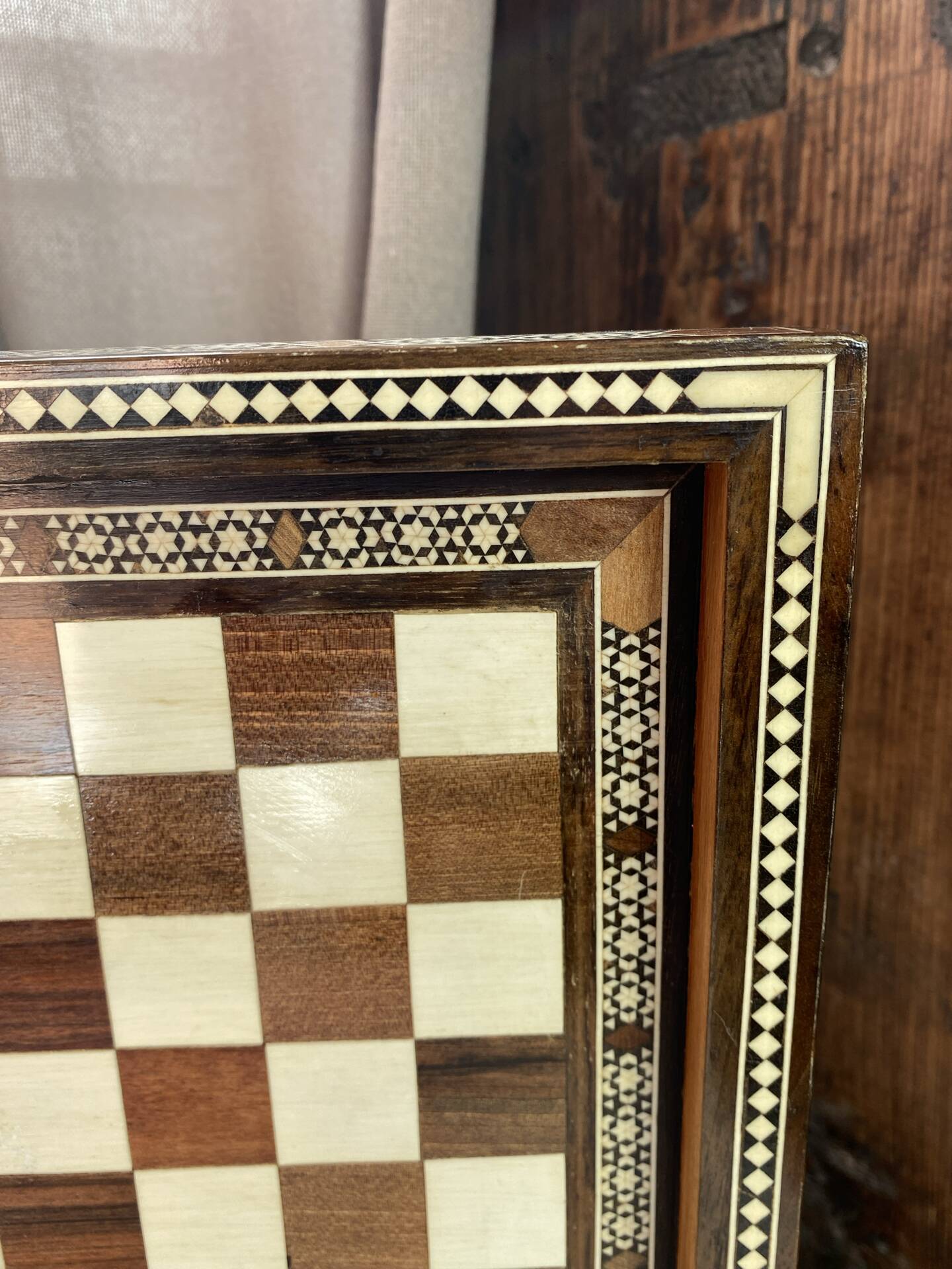 Jeu d’échec en marqueterie 