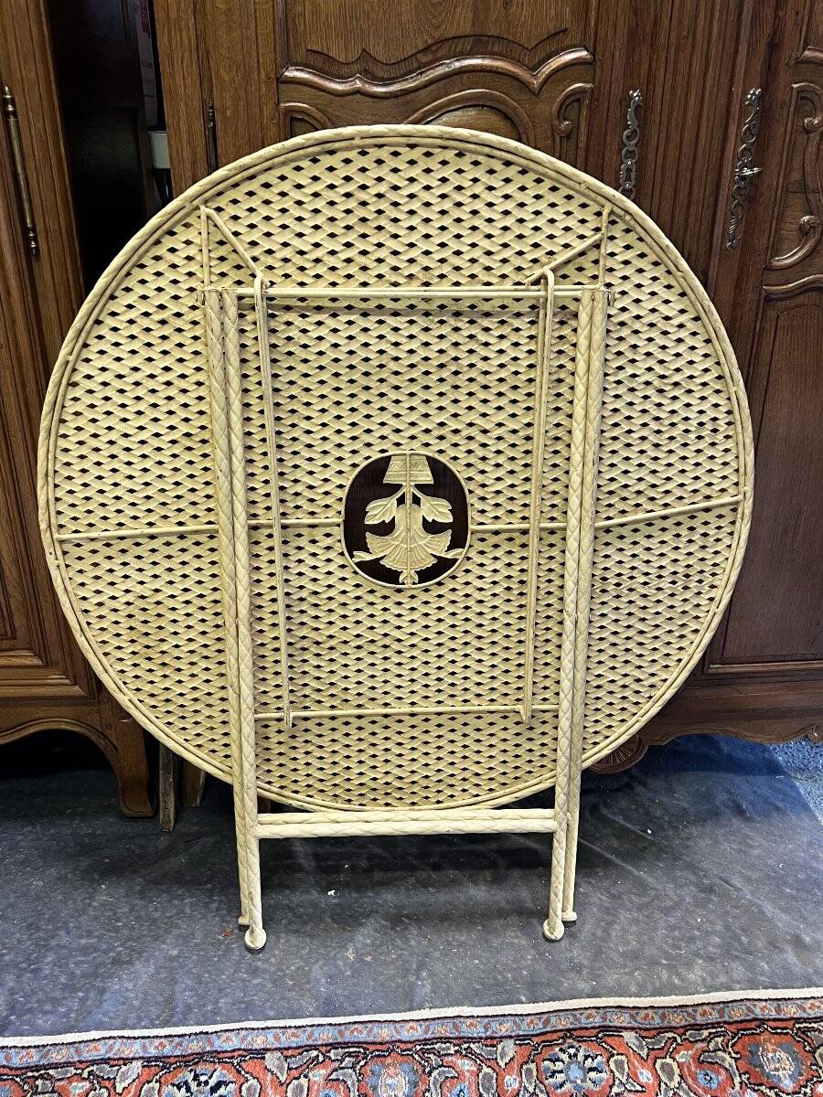 Foldable garden or terrace furniture set made of sheet metal and woven, perforated wrought iron, 5 pieces.