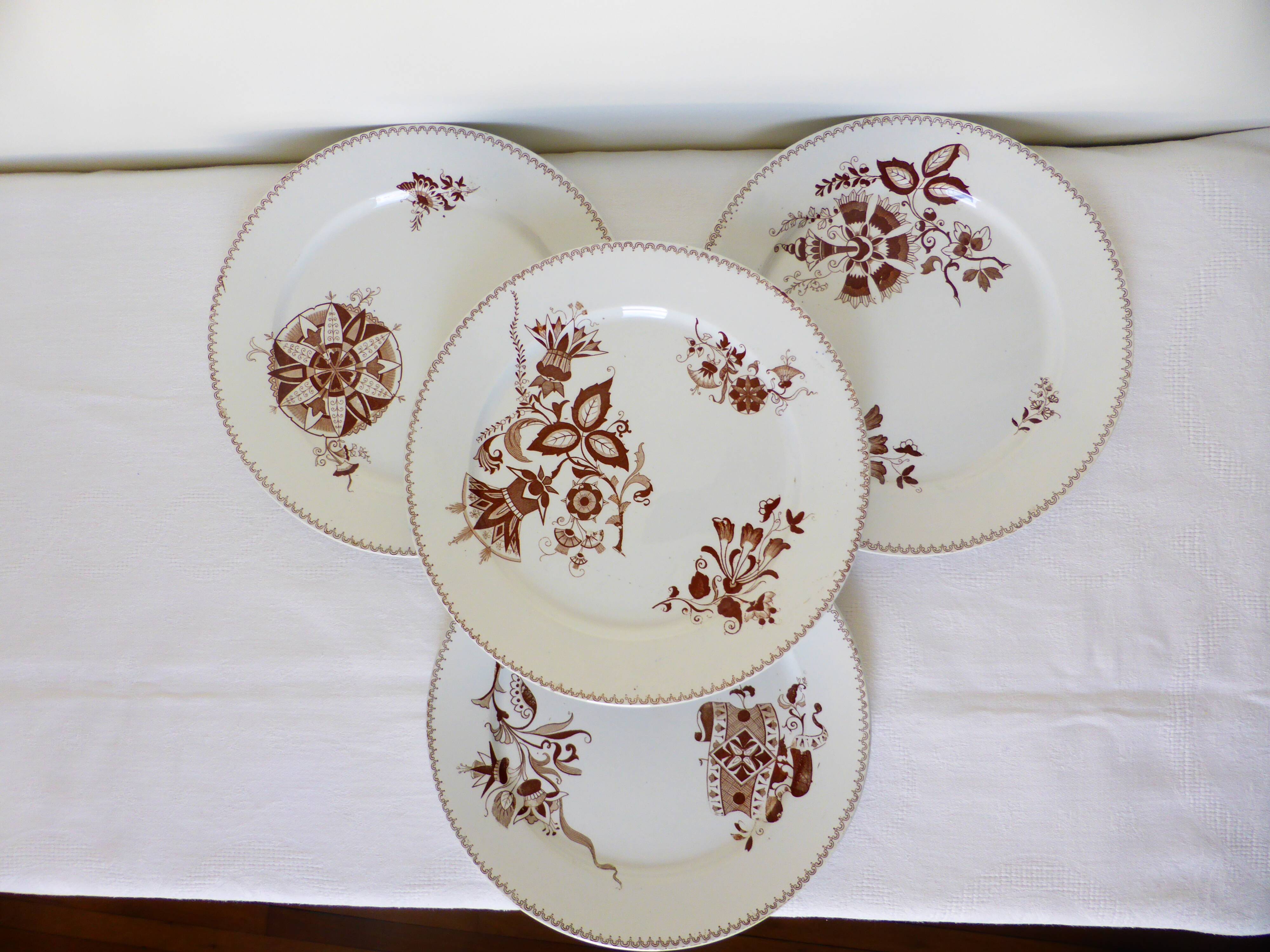 4 flat plates from Sarreguemines, Danish model 210401.