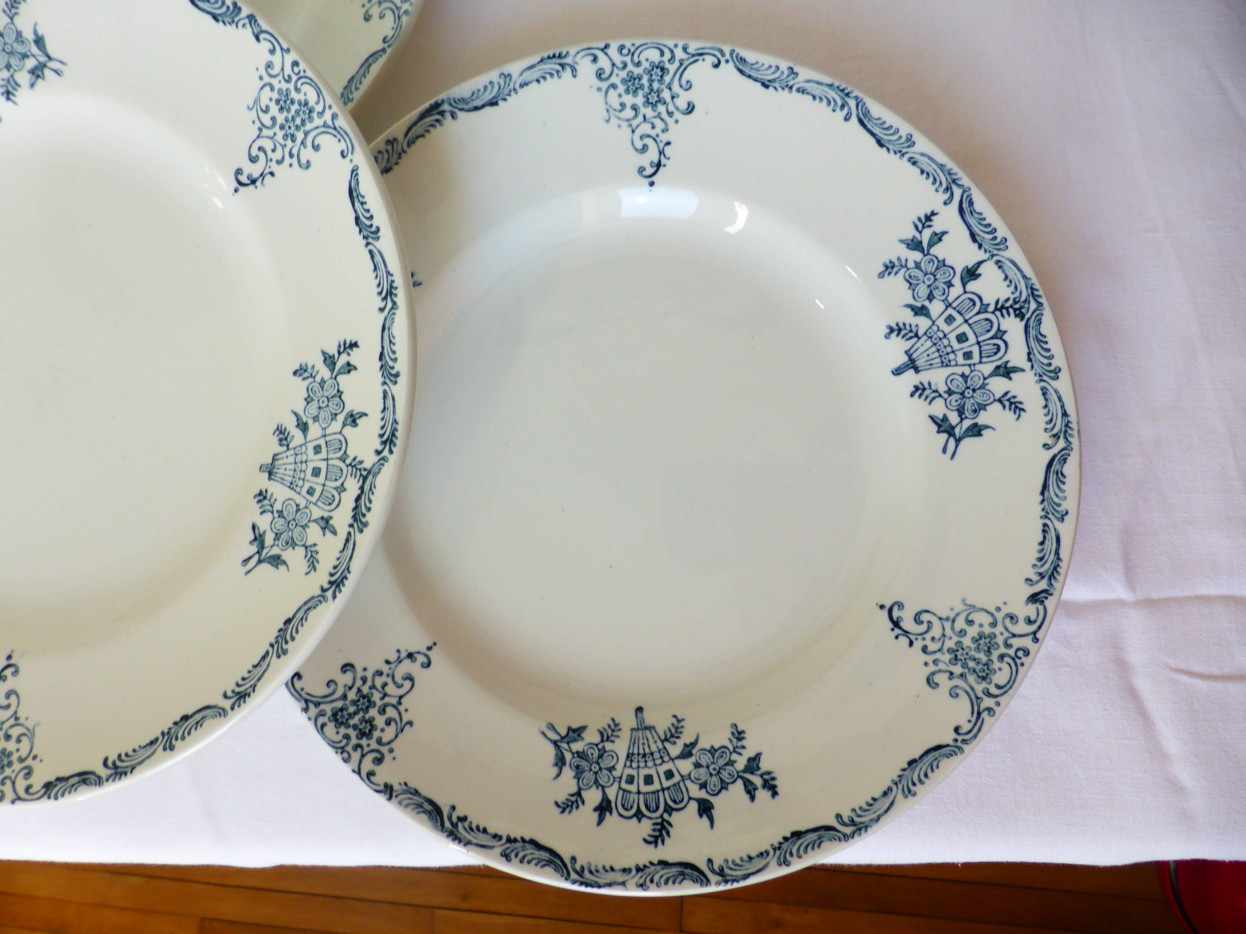 4 ironstone dinner plates from St Amand 220538