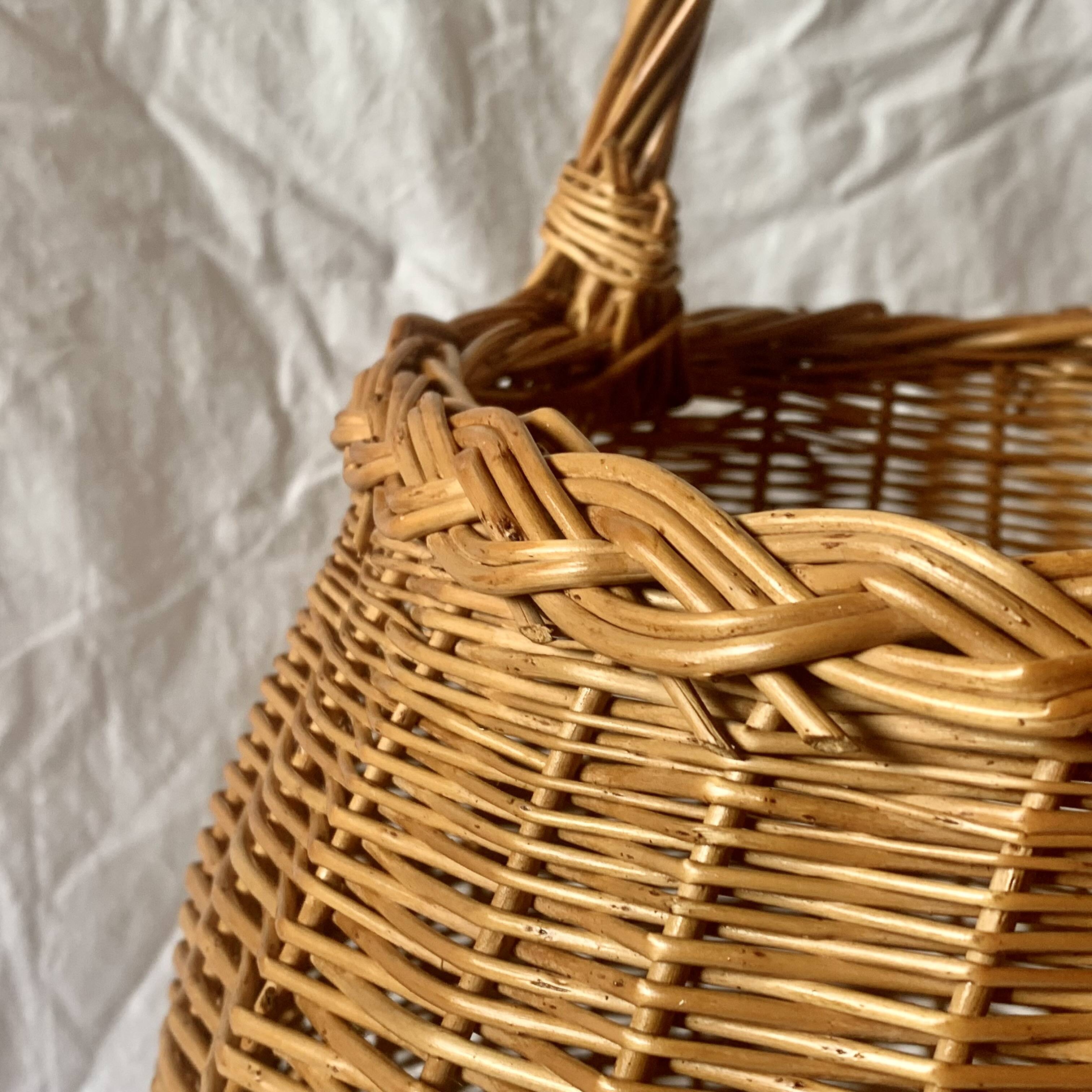 Vintage woven wicker round basket