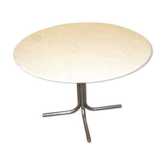 Round marble table